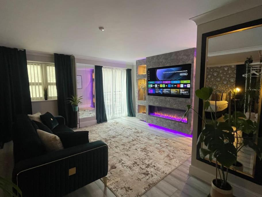 The Exclusive Jacuzzi Apartment Birmingham Eksteriør billede